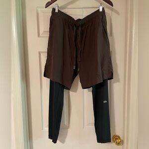 Alo Yoga Men's Stability 2 In 1 Pant Size Large Color Brown and Black